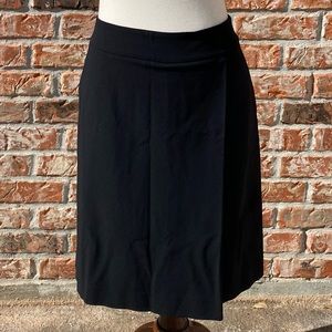 DKNY black wool skirt with a slit and ‼️pockets‼️ / 6 / Excellent condition